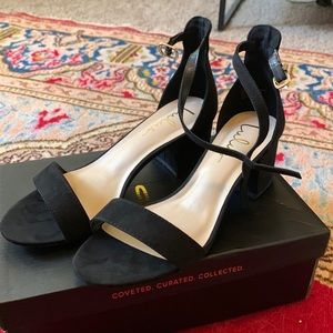 NWT faux suede kitten heels